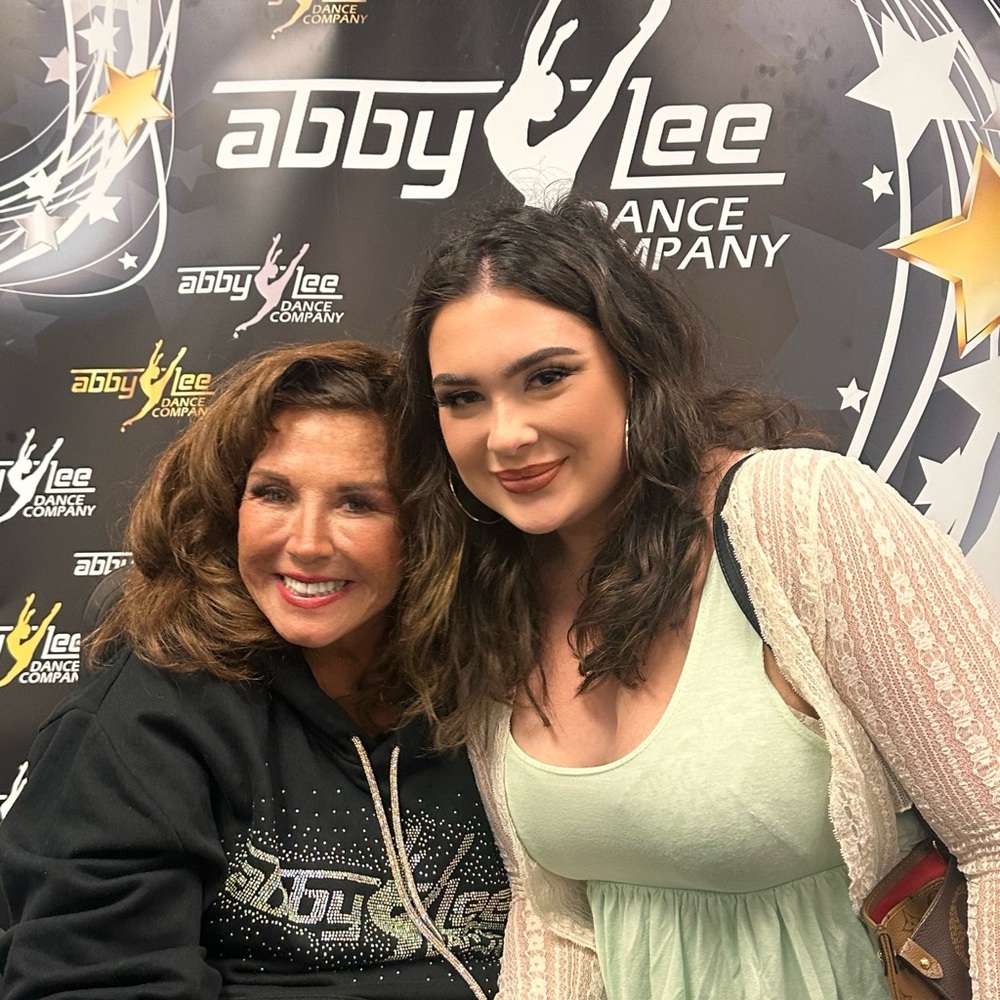 Meet your Posher, Mia